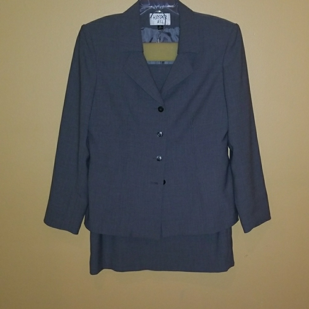 KASPER ASL Suit